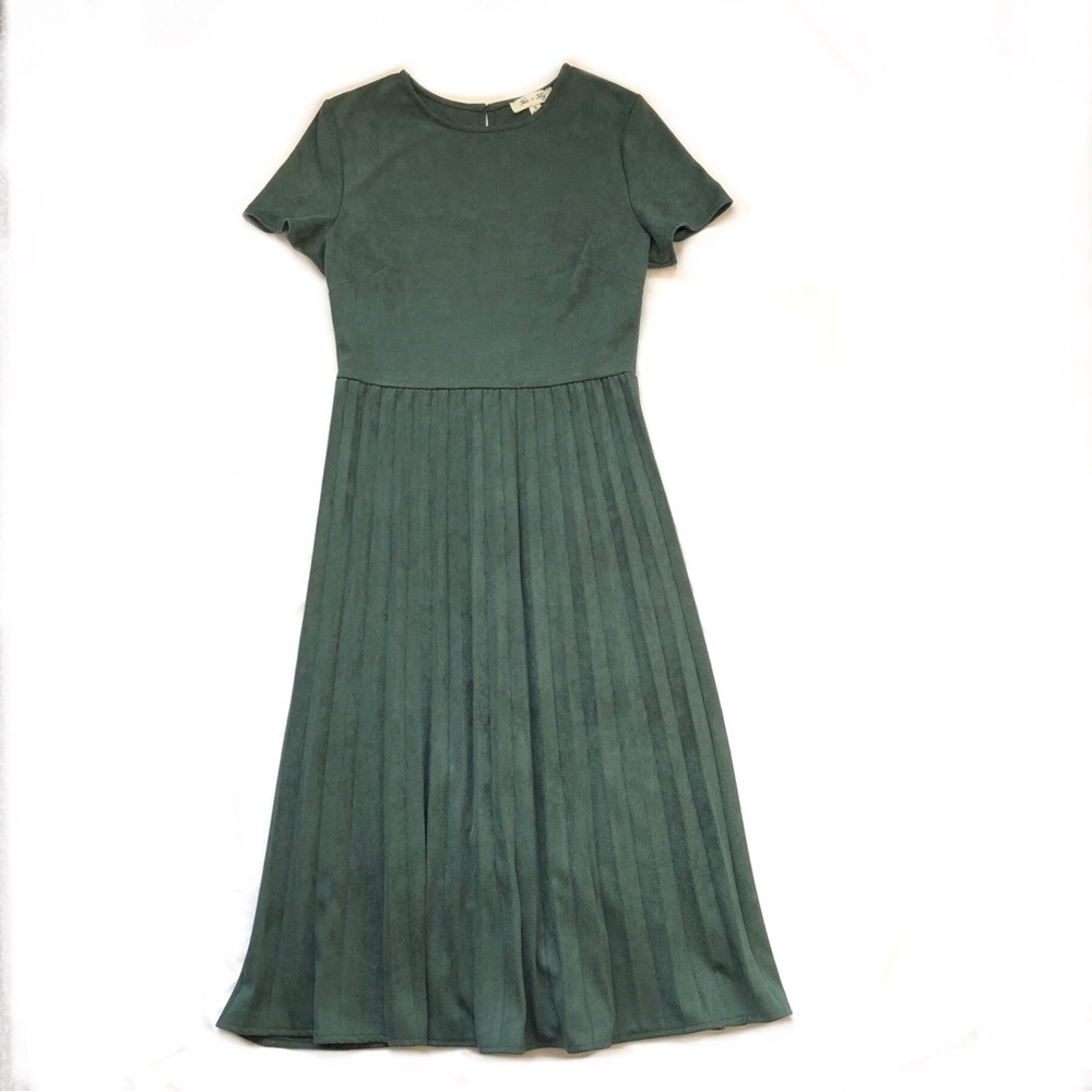 She + Sky Corduroy Pleated Dress Textured Green Small